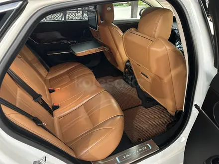 Jaguar XJ 2017 года за 24 500 000 тг. в Актобе – фото 15
