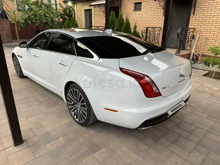 Jaguar XJ 2017 года за 24 500 000 тг. в Актобе – фото 4