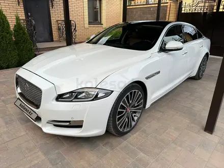 Jaguar XJ 2017 года за 24 500 000 тг. в Актобе
