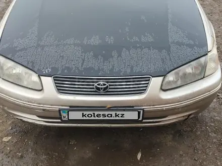 Toyota Camry 1998 года за 1 900 000 тг. в Астана – фото 2