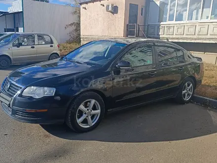 Volkswagen Passat 2009 года за 4 000 000 тг. в Уральск – фото 2