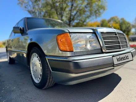 Mercedes-Benz E 200 1990 года за 2 300 000 тг. в Караганда