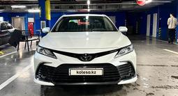 Toyota Camry 2022 года за 21 200 000 тг. в Шымкент – фото 3