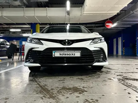 Toyota Camry 2022 года за 21 200 000 тг. в Шымкент – фото 5