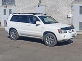 Toyota Highlander 2004 года за 7 500 000 тг. в Семей – фото 2