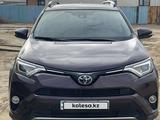 Toyota RAV4 2016 годаfor13 000 000 тг. в Атырау