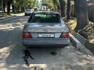 Mercedes-Benz E 230