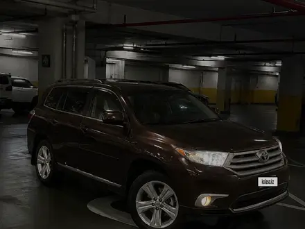 Toyota Highlander 2013 года за 8 000 000 тг. в Атырау