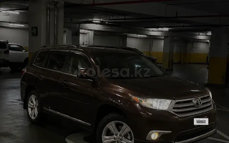 Toyota Highlander 2013 года за 8 000 000 тг. в Атырау