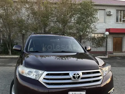 Toyota Highlander 2013 года за 8 000 000 тг. в Атырау – фото 2