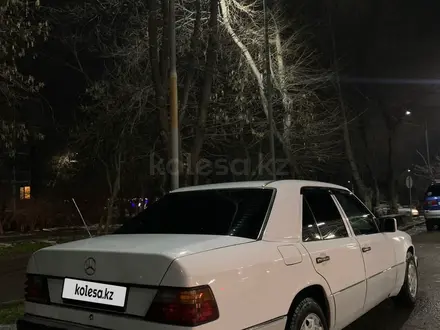 Mercedes-Benz E 200 1992 года за 1 300 000 тг. в Алматы – фото 16