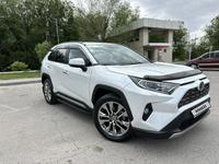 Toyota RAV4 2021 годаfor18 800 000 тг. в Шымкент