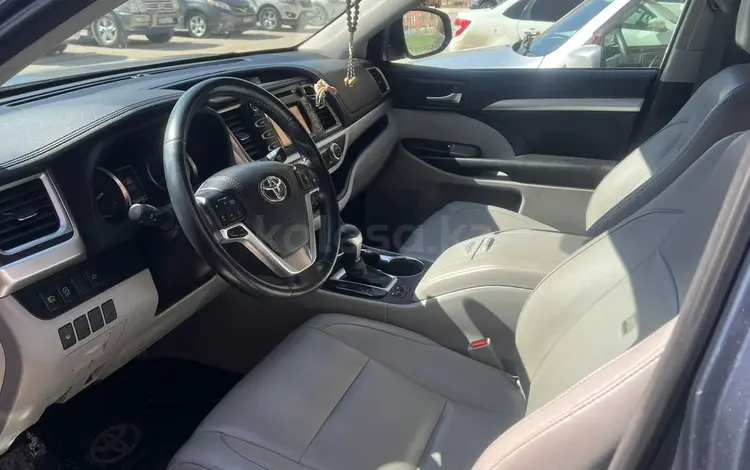 Toyota Highlander 2018 года за 13 500 000 тг. в Актау