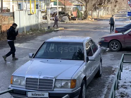 Mercedes-Benz E 200 1993 года за 3 000 000 тг. в Алматы – фото 3