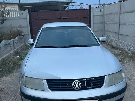 Volkswagen Passat 1997 года за 1 700 000 тг. в Тараз – фото 2