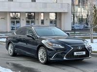 Lexus ES 300h 2021 годаfor18 800 000 тг. в Алматы