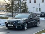 Lexus ES 300h 2021 годаүшін21 500 000 тг. в Астана – фото 2