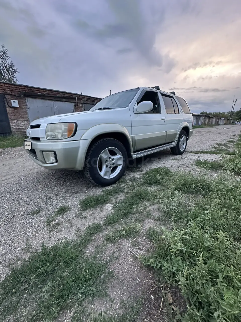Infiniti QX4, 2001