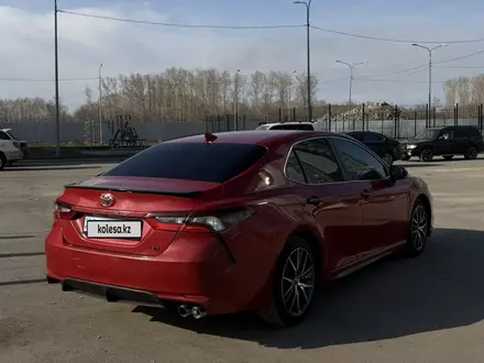 Toyota Camry 2021 года за 9 000 000 тг. в Усть-Каменогорск – фото 3