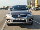 Volkswagen Touareg 2008 года за 7 500 000 тг. в Алматы – фото 3