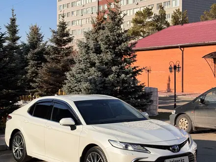 Toyota Camry 2021 года за 15 500 000 тг. в Павлодар – фото 2