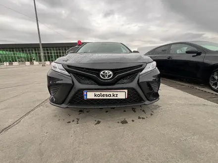 Toyota Camry 2020 года за 11 000 000 тг. в Актобе – фото 9