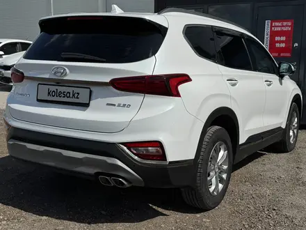 Hyundai Santa Fe 2020 года за 10 000 000 тг. в Караганда – фото 2