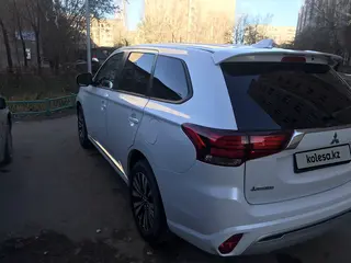 Mitsubishi Outlander, 2023