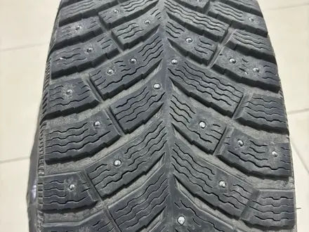 Практически новая резина MICHELIN x ice north 215x60xR17 за 250 000 тг. в Астана