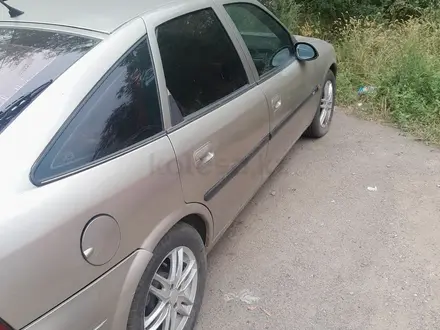 Opel Vectra 1997 года за 1 500 000 тг. в Караганда – фото 4