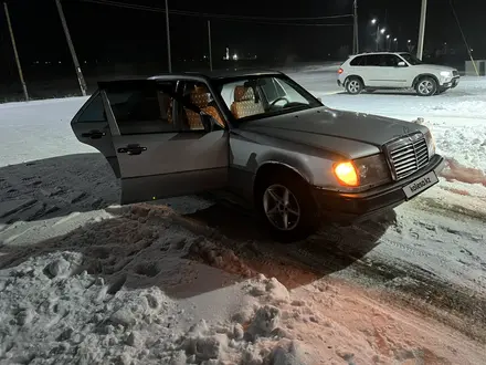 Mercedes-Benz E 220 1992 года за 1 700 000 тг. в Астана – фото 2