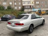 Toyota Camry 2000 годаfor3 500 000 тг. в Семей – фото 2