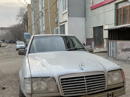 Mercedes-Benz E 220 1993 года за 1 850 000 тг. в Жезказган