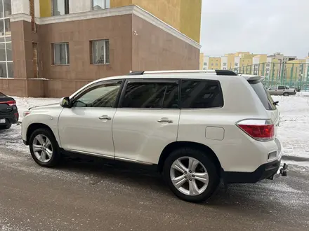 Toyota Highlander 2013 года за 14 500 000 тг. в Астана – фото 2