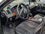 Volkswagen Touareg 2003 года за 2 800 000 тг. в Астана – фото 4