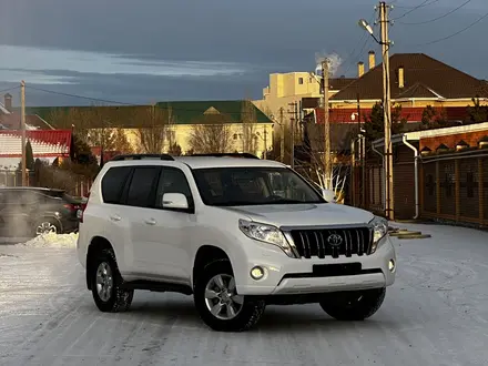 Toyota Land Cruiser Prado 2015 года за 17 800 000 тг. в Актобе