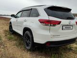 Toyota Highlander 2019 года за 17 800 000 тг. в Атырау – фото 3
