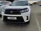 Toyota Highlander 2019 года за 17 800 000 тг. в Атырау