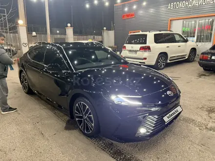 Toyota Camry 2025 года за 24 500 000 тг. в Тараз – фото 2