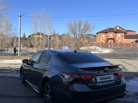Toyota Camry 2019 года за 12 500 000 тг. в Усть-Каменогорск – фото 2