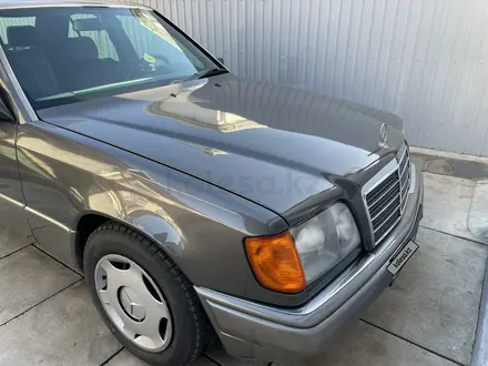 Mercedes-Benz E 220 1993 года за 2 700 000 тг. в Тараз – фото 9