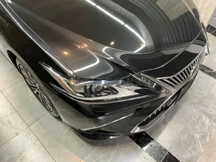 Lexus ES 250 2018 года за 18 200 000 тг. в Алматы – фото 4