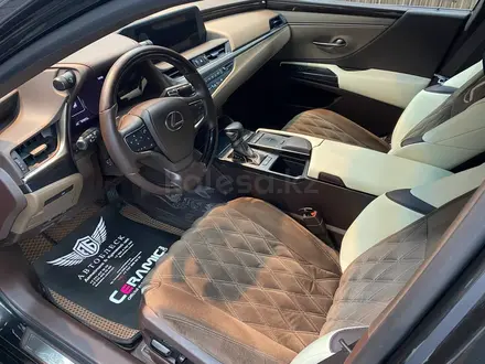 Lexus ES 250 2018 года за 18 200 000 тг. в Алматы – фото 11