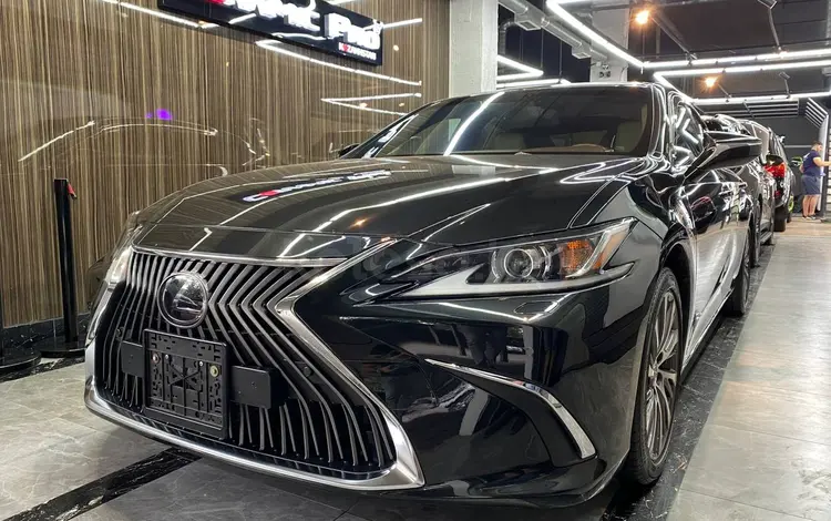 Lexus ES 250 2018 года за 18 200 000 тг. в Алматы