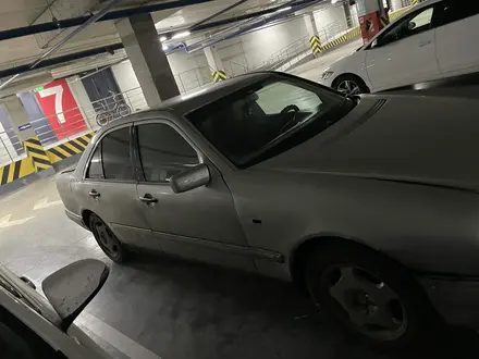 Mercedes-Benz E 230 1997 года за 1 780 000 тг. в Астана – фото 5