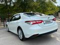 Toyota Camry 2021 года за 13 100 000 тг. в Тараз – фото 4