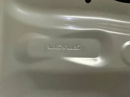 Крышка багажника Lexus ES 18-23 за 50 000 тг. в Алматы – фото 4