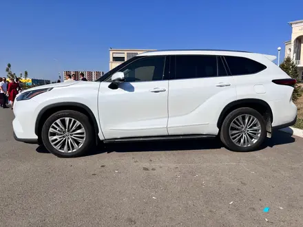 Toyota Highlander 2023 года за 34 000 000 тг. в Уральск – фото 3