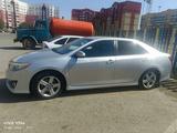 Toyota Camry 2014 годаүшін5 300 000 тг. в Актобе – фото 2