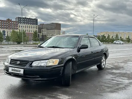 Toyota Camry 2001 года за 3 400 000 тг. в Астана